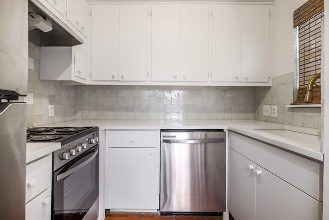 Photo - 2909 Windsor Rd