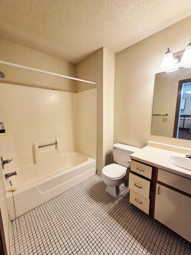 Pine Pointe Apartments