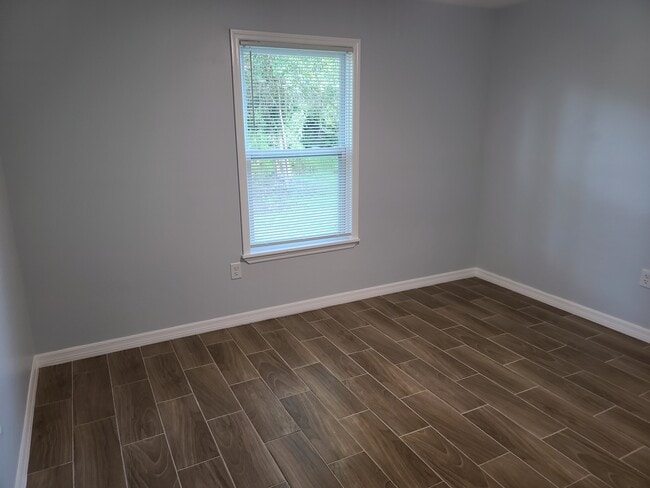 Photo - 674 Beard Ave