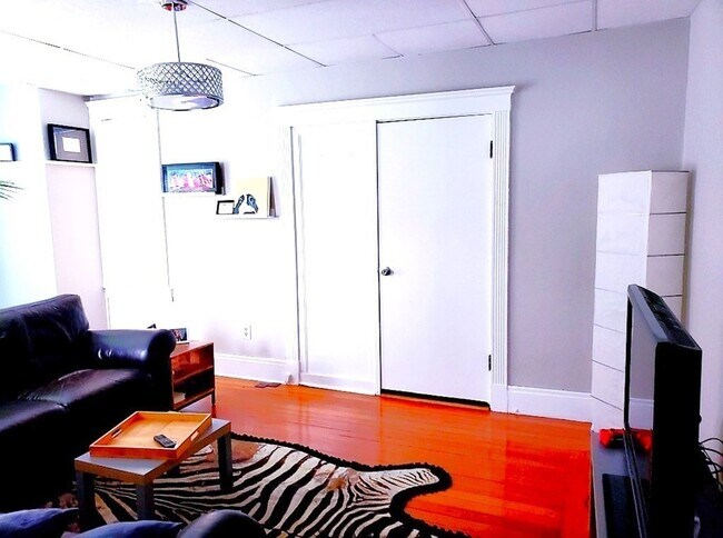 Photo - 722 Adams St Unidad 1