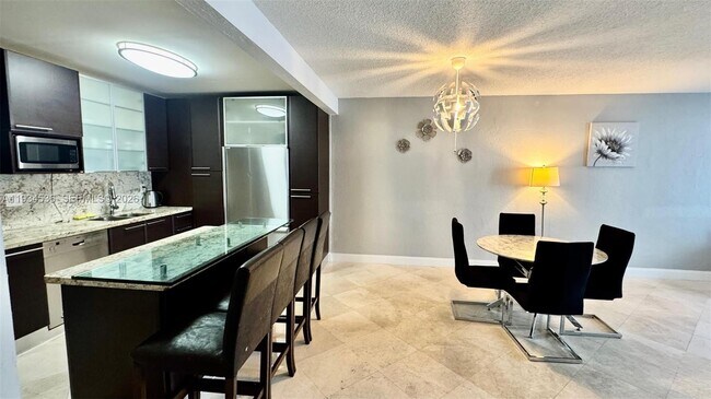 Building Photo - 19390 Collins Ave Unit 816