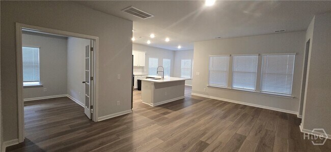 Photo - 107 Weyview Gdns