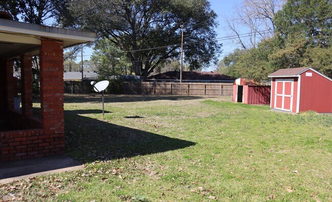 Photo - Charming family home in nice neighborhood