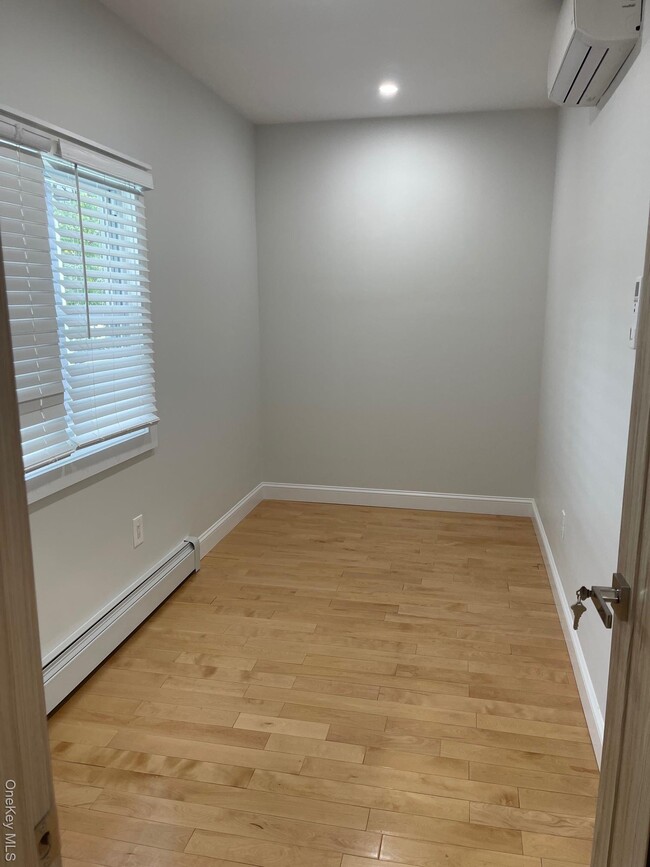 Photo - 81-34 169th St