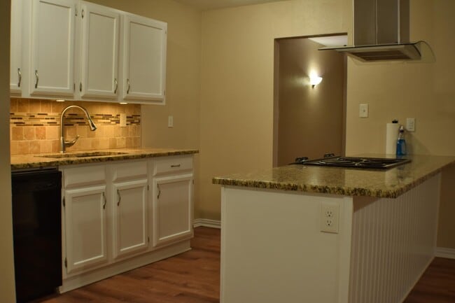 Kitchen - 5556 Ragan Dr