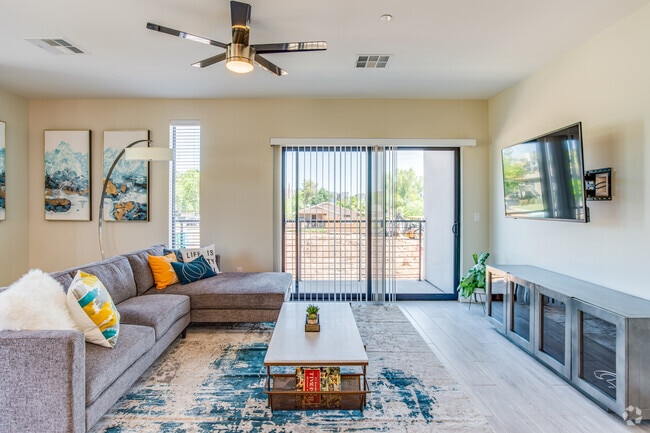 2 BR, 2 BA - 1672SF