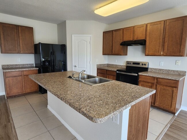 Photo - Lake Front House 4 Bedroom 3 Bathroom