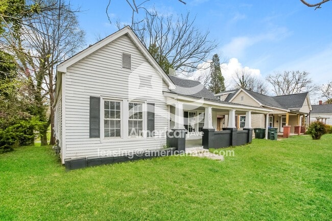 Photo - 122 W 12th St