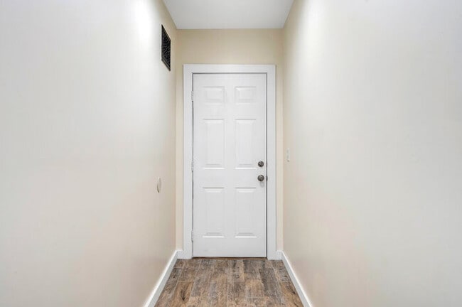 Photo - 631 Clover Ln