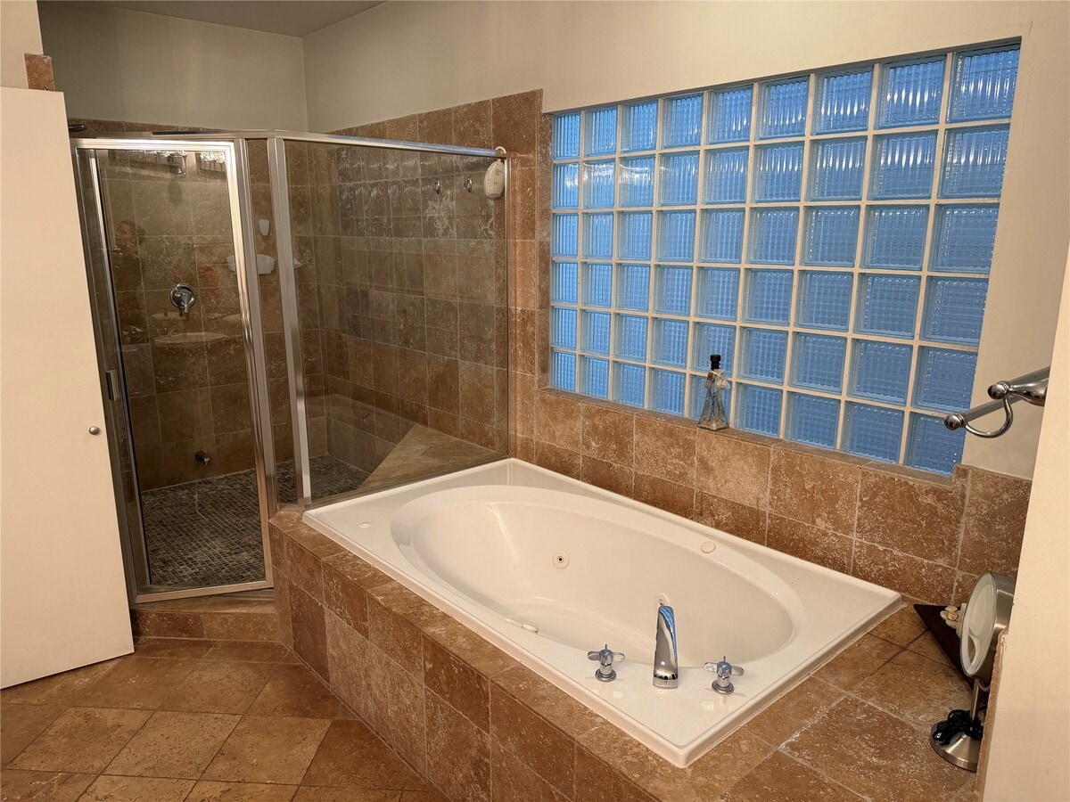 Photo - 9833 Marlink