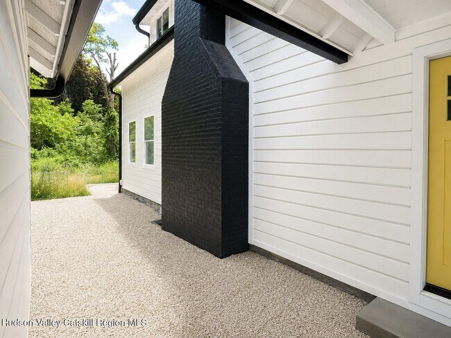 Photo - 490 Mill St