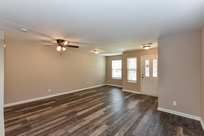 Photo - 107 Blackwell Ct