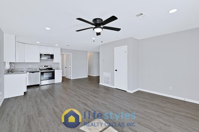 Photo - 2245 E Overton Rd