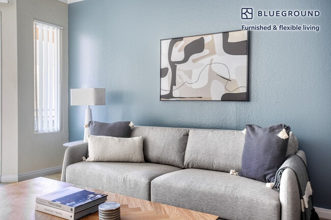 Photo - 1710 N Fuller Ave Unidad FL4-ID852