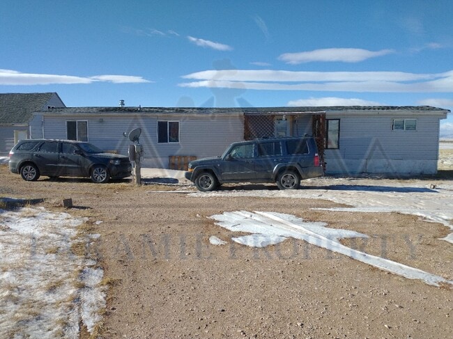 Building Photo - 3 Bedroom South of Laramie