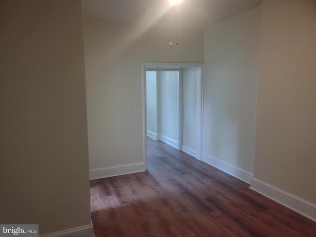 Photo - 215 Vernon St