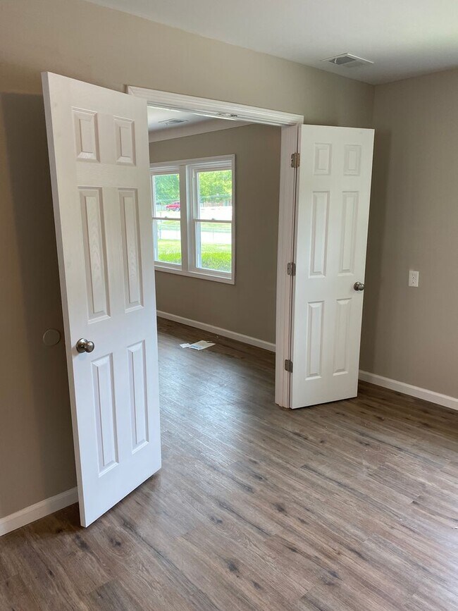 Photo - 4 Bedroom House in Oakville Schools