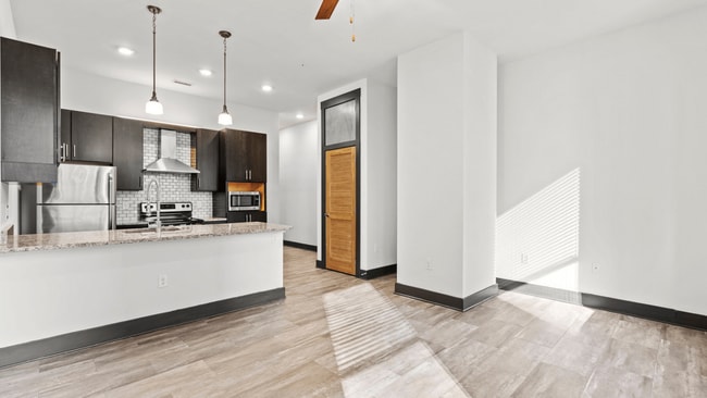 Building Photo - 8th and Main Rental