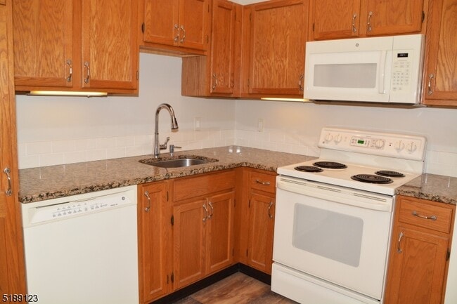 Photo - 2 Richmond Rd Unidad 110