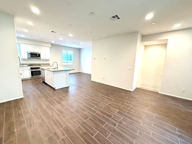 Photo - Luxury Townhome for Lease in Rancho Cucamonga