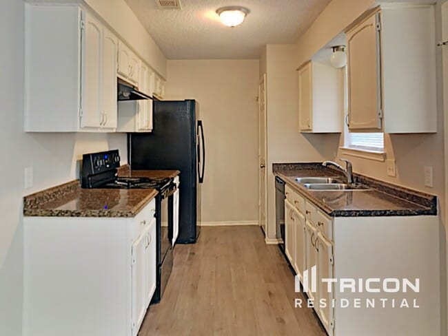 Photo - 537 Greenway Dr