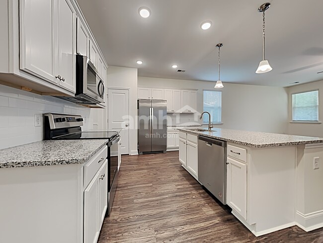 Photo - 603 W Lionel Rd