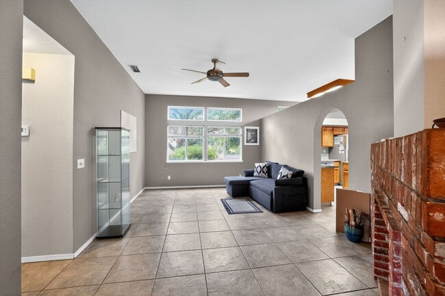 Photo - 680 Canyon Creek Way