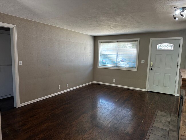 Photo - 636-400 NW East Thornton Lake Dr
