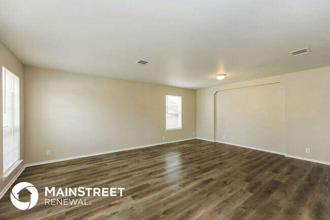 Photo - 823 Creek Gate