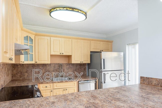 Photo - 1700 Embassy Dr