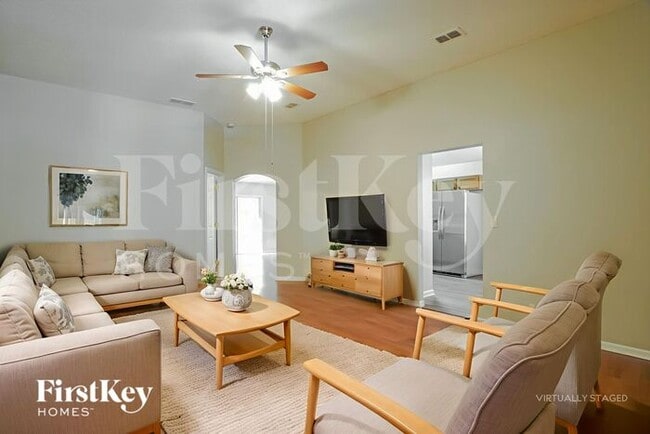 Photo - 489 MacKenzie Cir