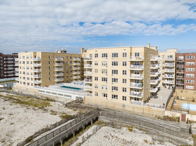 Waters Edge - Waters Edge Apartments