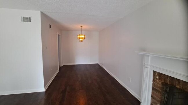 Photo - 8505 Lyn Ave