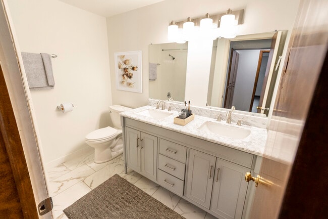 Photo - Greenwood Manor