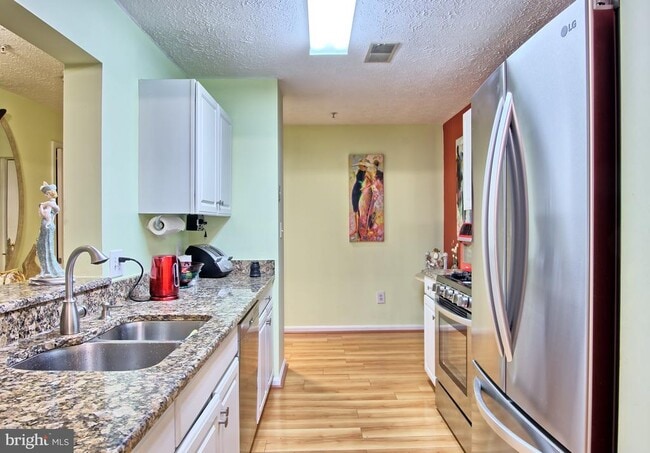 Photo - 534 Kennington Rd Unit 534