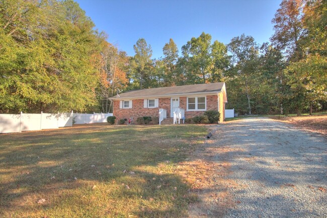 Adorable brick home in Northern Durham Cou... - Adorable brick home in Northern Durham Cou...