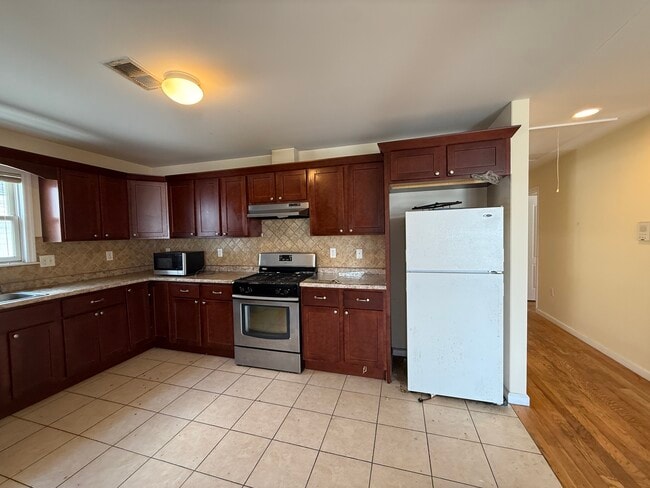 77 Forest St Unit 2