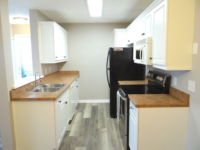 Building Photo - Long term ground floor rental- Rent Specia...