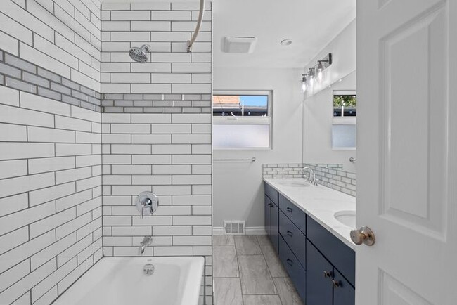 Photo - Elegant and Spacious Air-Conditioned Lincoln Park Rambler