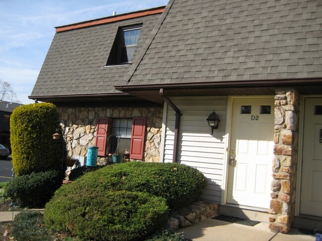 Building Photo - 440 S State St, Unit D2