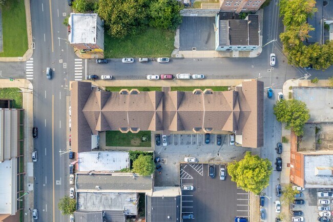 Photo - 225 W 4th St Unidad A1