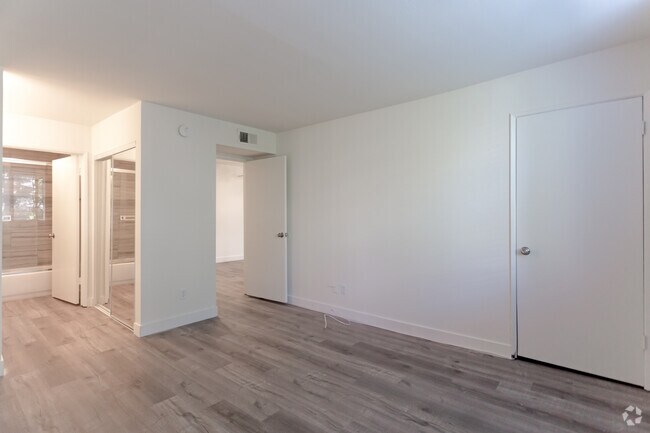 2BR,2BA-1,000SF- Bedroom