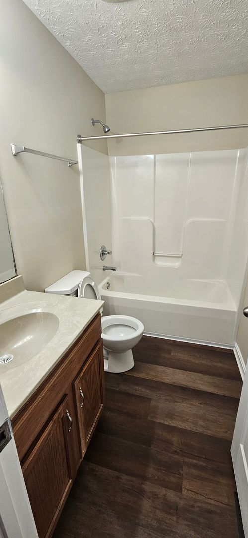 Photo - 142 Wooded Oak Ct