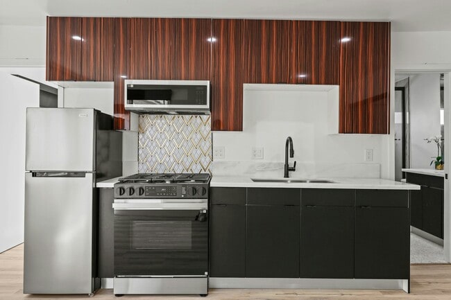 Photo - 111 Normandie Ave Unidad 14