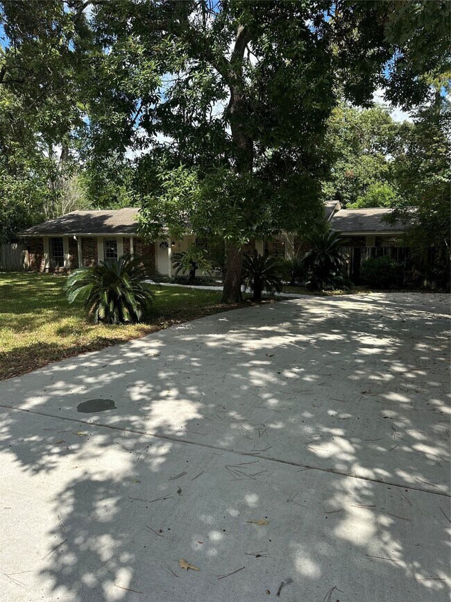 Photo - 3310 Brooktree Ln
