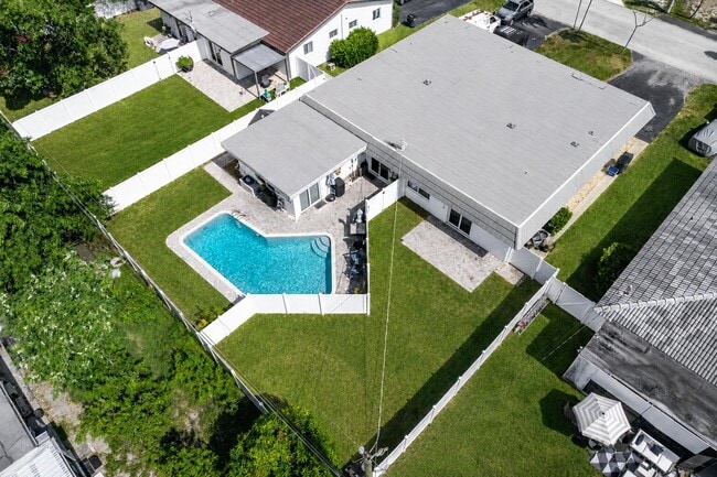 Photo - 231 SW 6th St