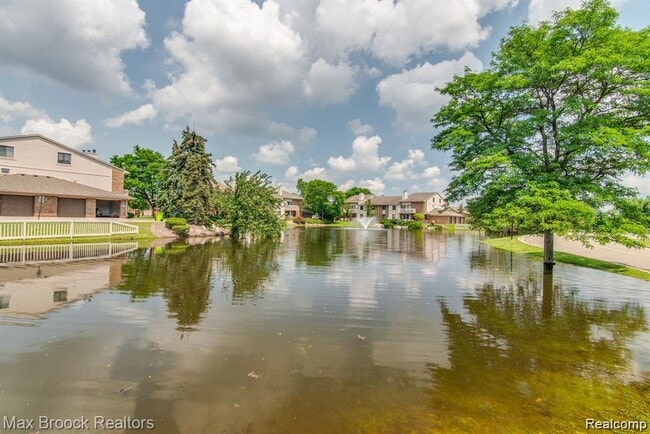 Photo - 6670 Maple Lakes Dr
