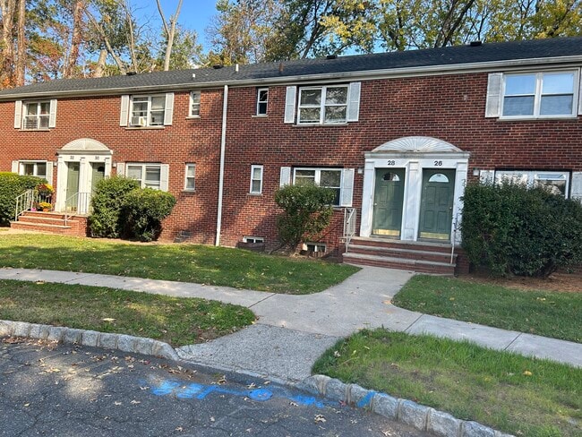 Building Photo - 4 Carolyn Ter Unit Carolyn Terr