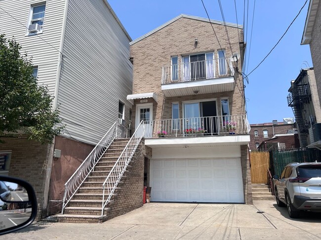 Building Photo - 406 5th St Rental