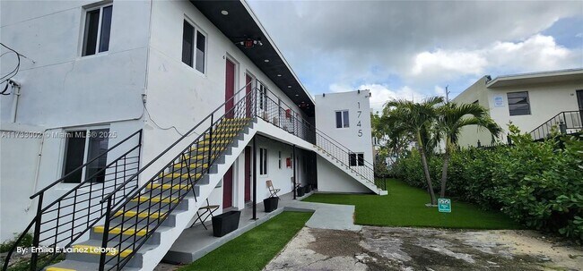 Building Photo - 1745 NW 1st Pl Unit 8-8 Rental